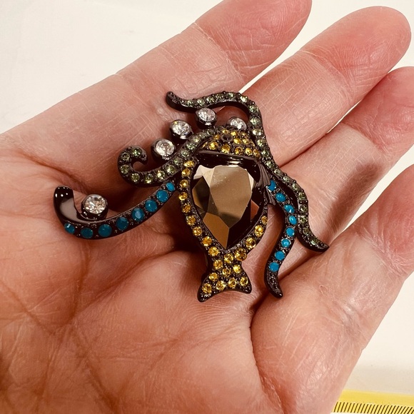 Fifth Avenue Collection Crystal Octopus Brooch with Crystal Rhinestone - Picture 7 of 12